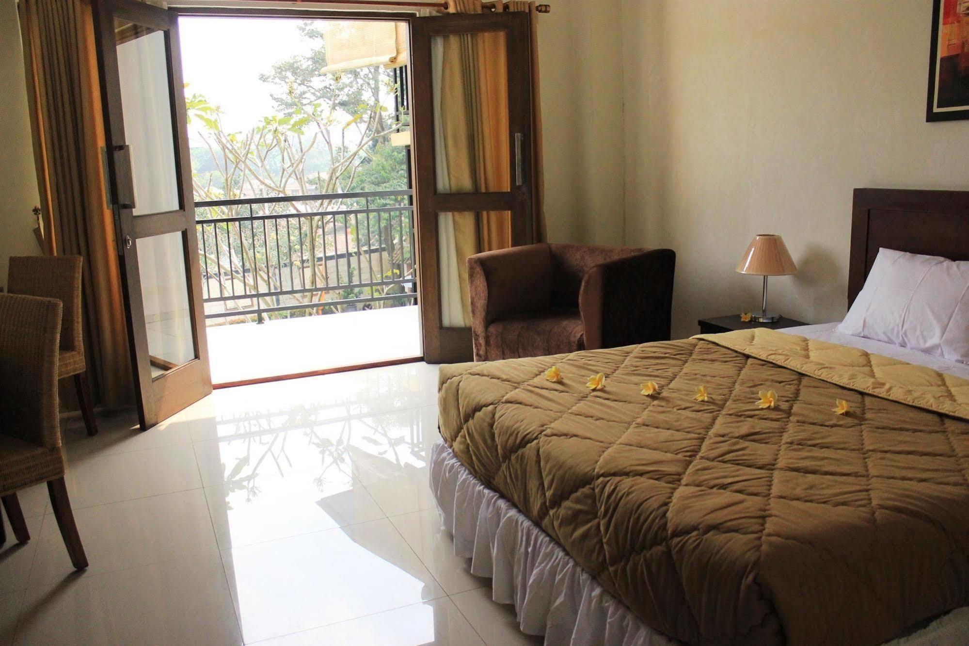 Bumi Cikeas Sentul Bogor Hotel Ngoại thất bức ảnh