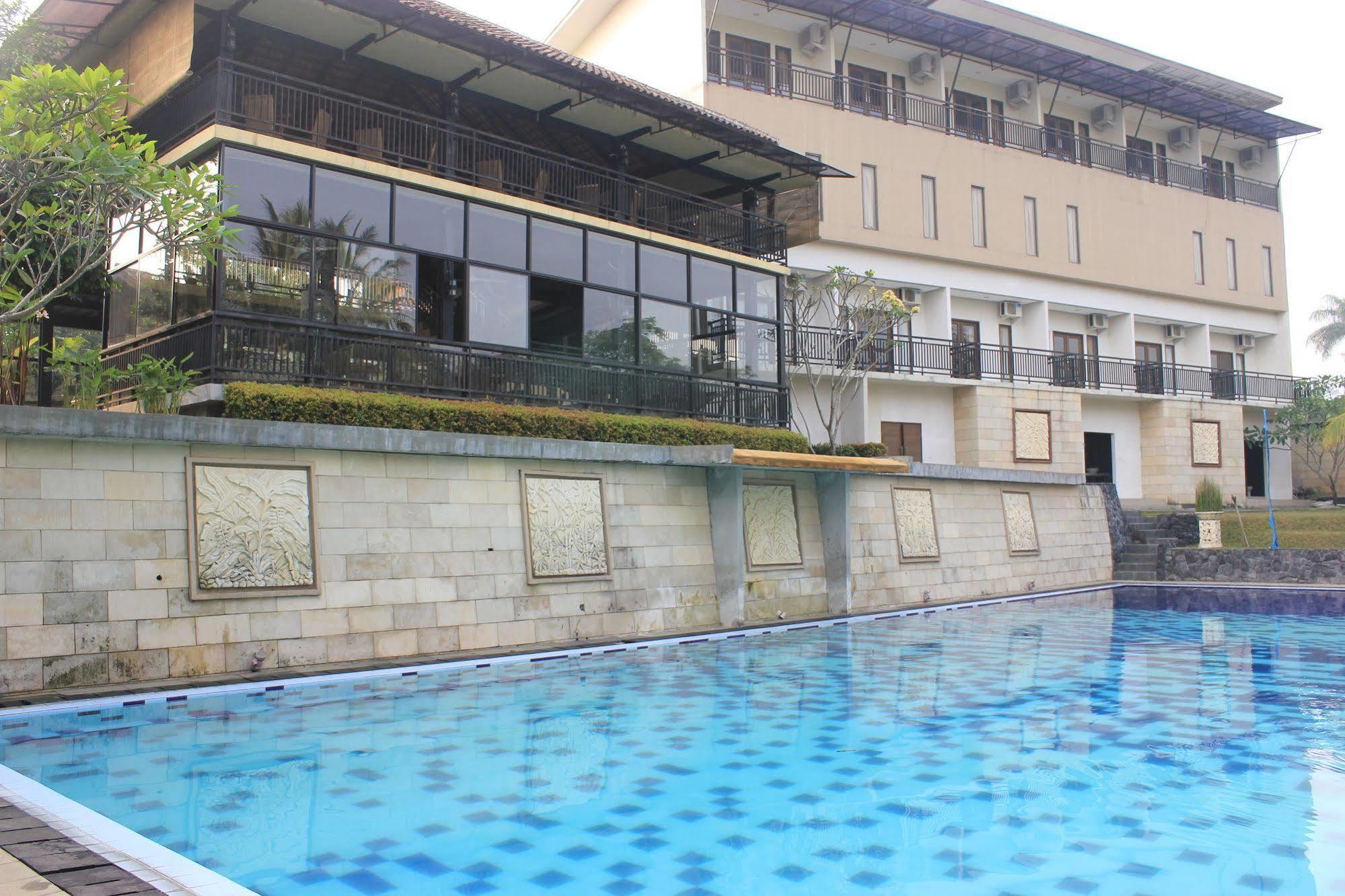 Bumi Cikeas Sentul Bogor Hotel Ngoại thất bức ảnh