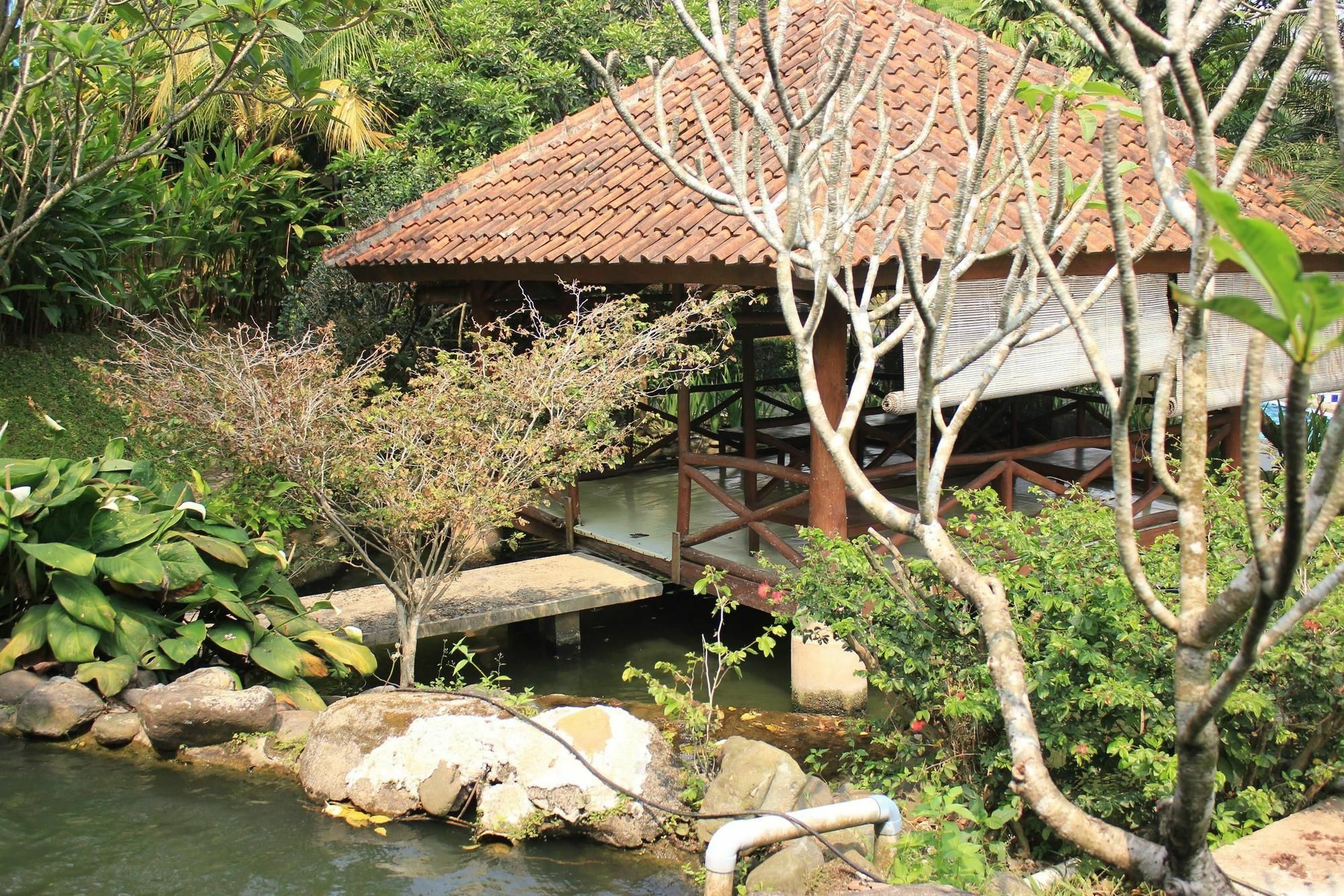 Bumi Cikeas Sentul Bogor Hotel Ngoại thất bức ảnh